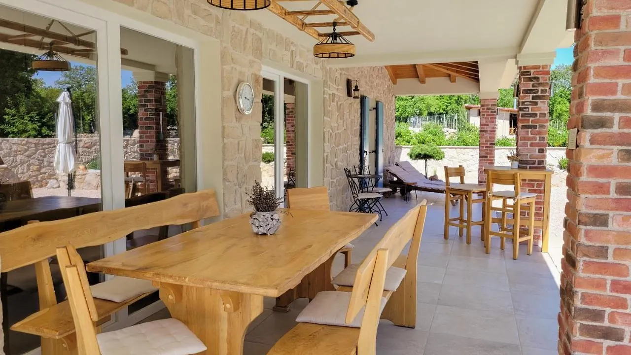 Villa Alara - Charming Villa With Heated Swimming Pool Milohnici Croatia