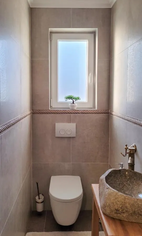 Villa Alara - Charming Villa With Heated Swimming Pool Milohnici