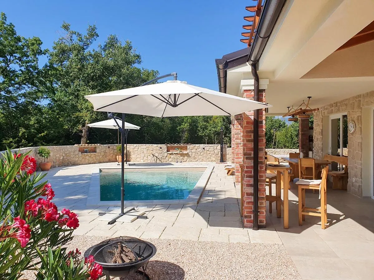 Villa Alara - Charming Villa With Heated Swimming Pool Milohnici Croatia