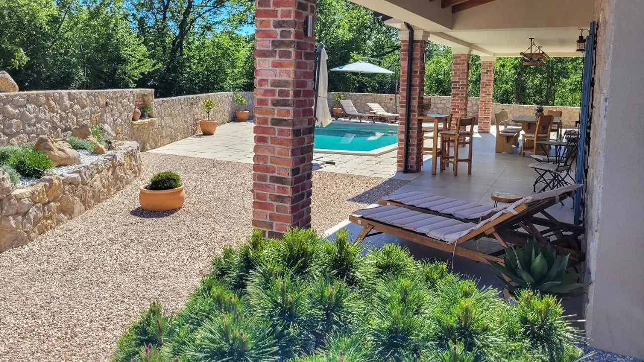 Villa Alara - Charming Villa With Heated Swimming Pool Milohnici