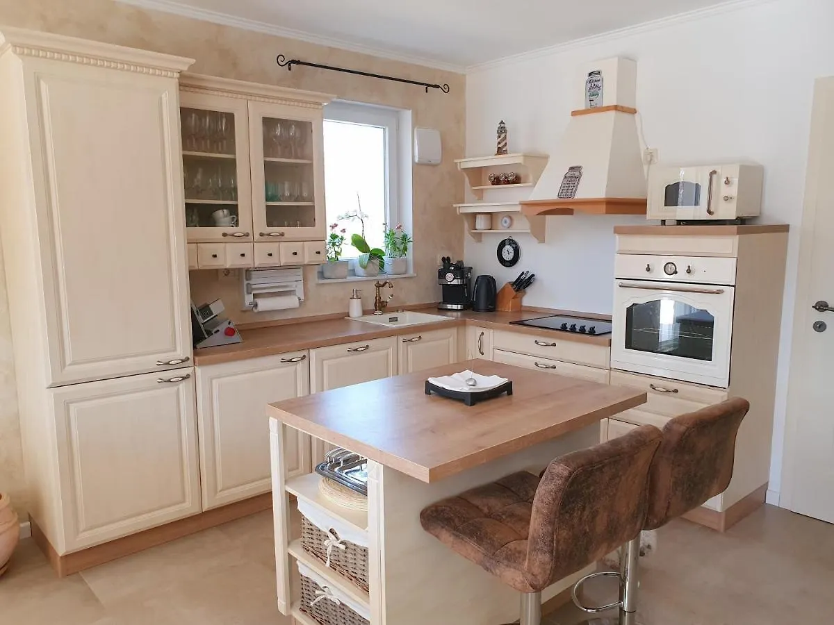 Villa Alara - Charming Villa With Heated Swimming Pool Milohnici