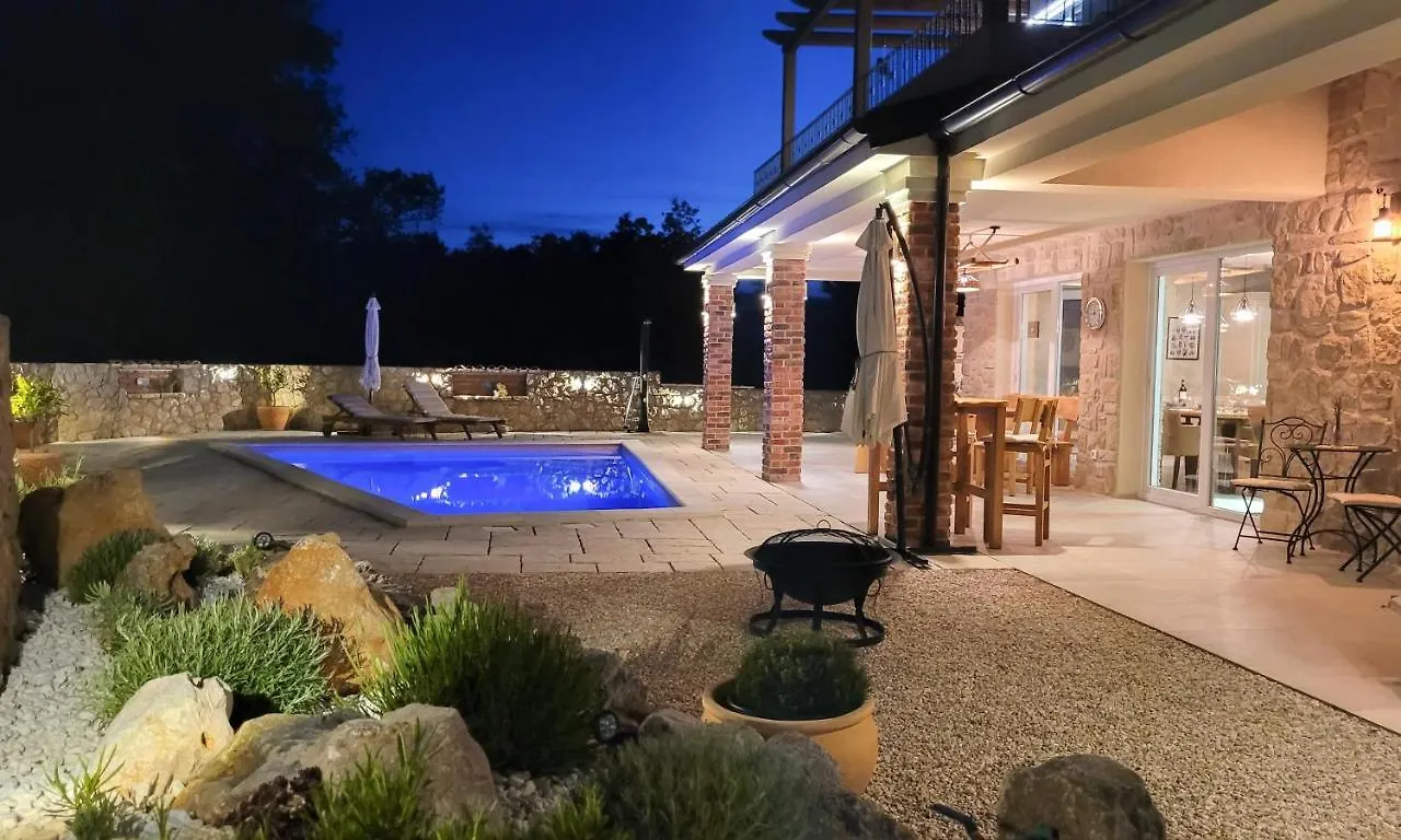 Villa Alara - Charming Villa With Heated Swimming Pool Milohnici Croatia