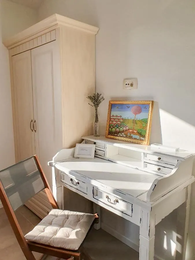 Villa Alara - Charming Villa With Heated Swimming Pool Milohnici