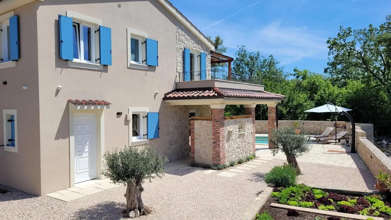 Villa Alara - Charming Villa With Heated Swimming Pool Milohnici Croatia