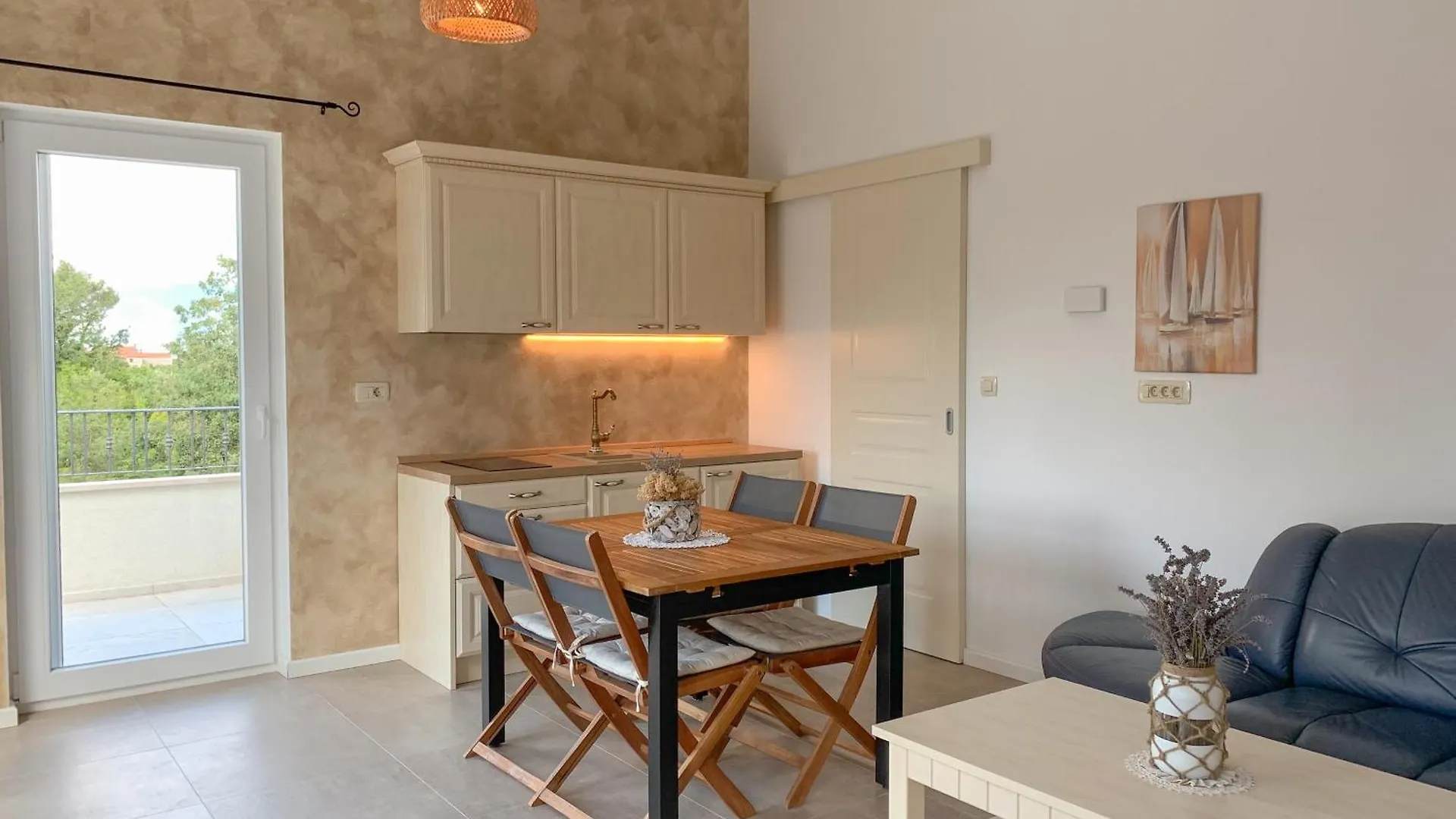 Villa Alara - Charming Villa With Heated Swimming Pool Milohnici