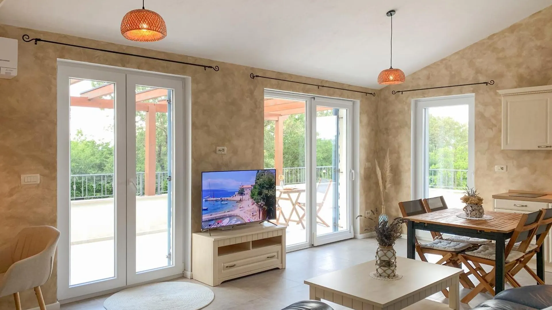 Villa Alara - Charming Villa With Heated Swimming Pool Milohnici Croatia